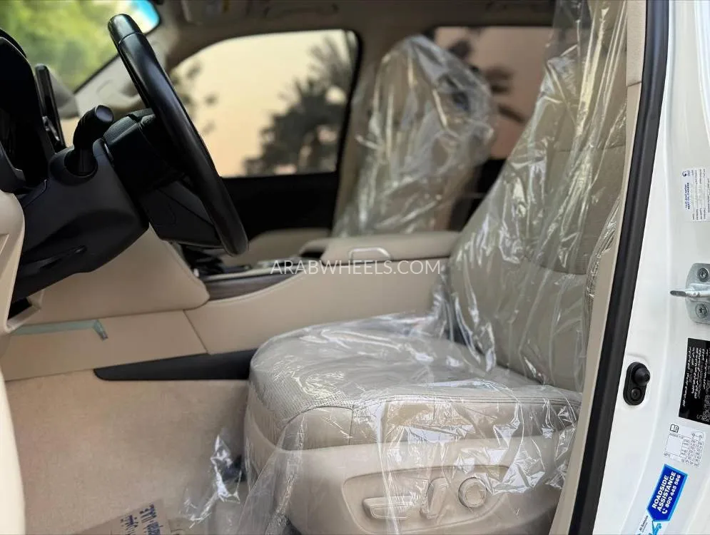 Toyota Land Cruiser 2023 for Sale in Sharjah Image-9