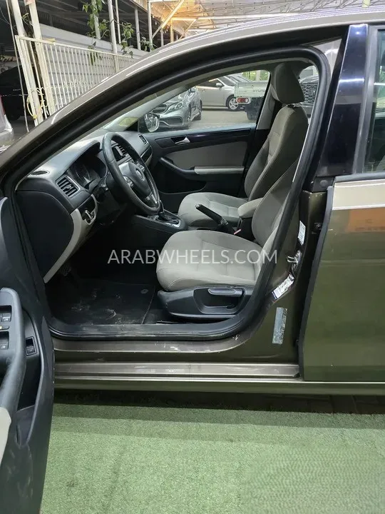 Volkswagen Jetta 2012 for Sale in Ajman Image-9