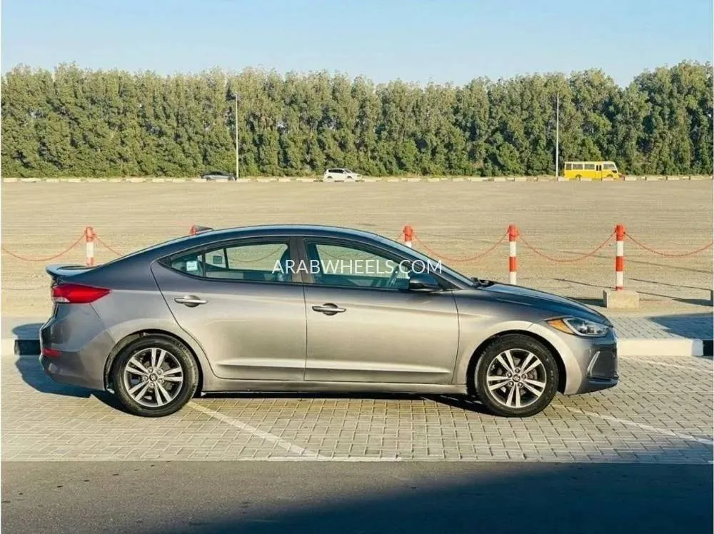 Hyundai Elantra 2018 for Sale in Sharjah Image-4