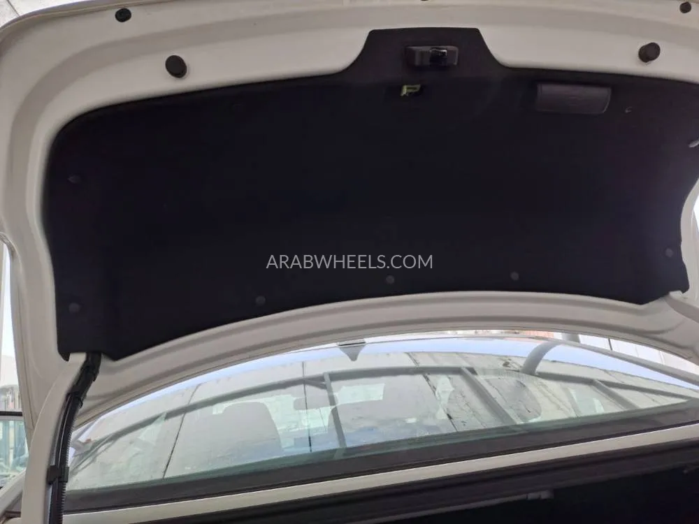 Hyundai Elantra 2017 for Sale in Sharjah Image-6