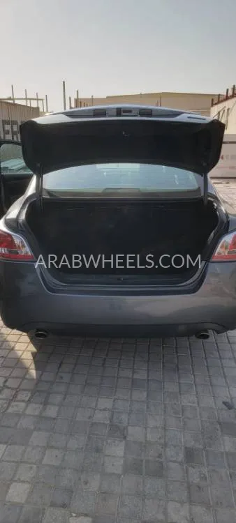 Nissan Altima 2015 for Sale in Sharjah Image-5