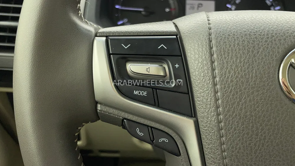 تويوتا لاند كروزر برادو 2023 for Sale in دبي Image-43