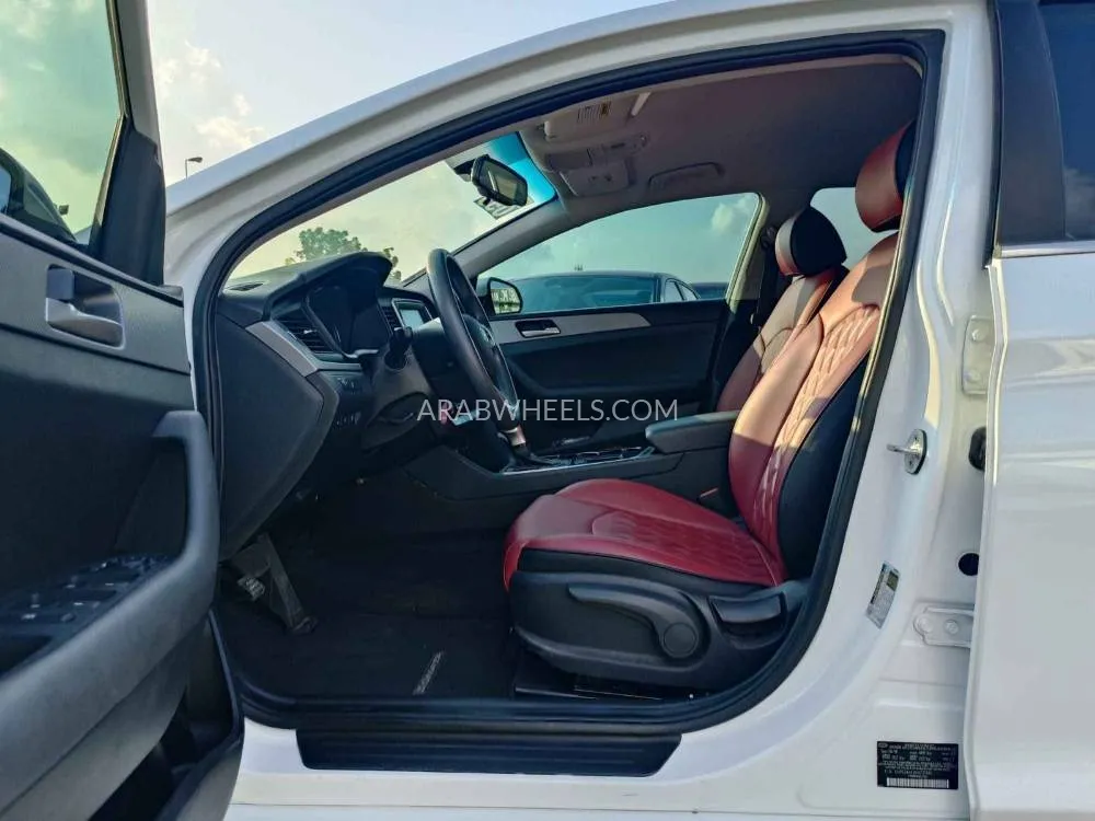 Hyundai Sonata 2019 for Sale in Dubai Image-2