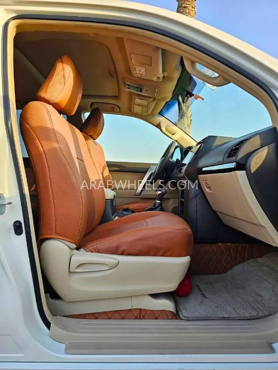 Toyota Land Cruiser Prado 2022 for Sale in Dubai Image-3