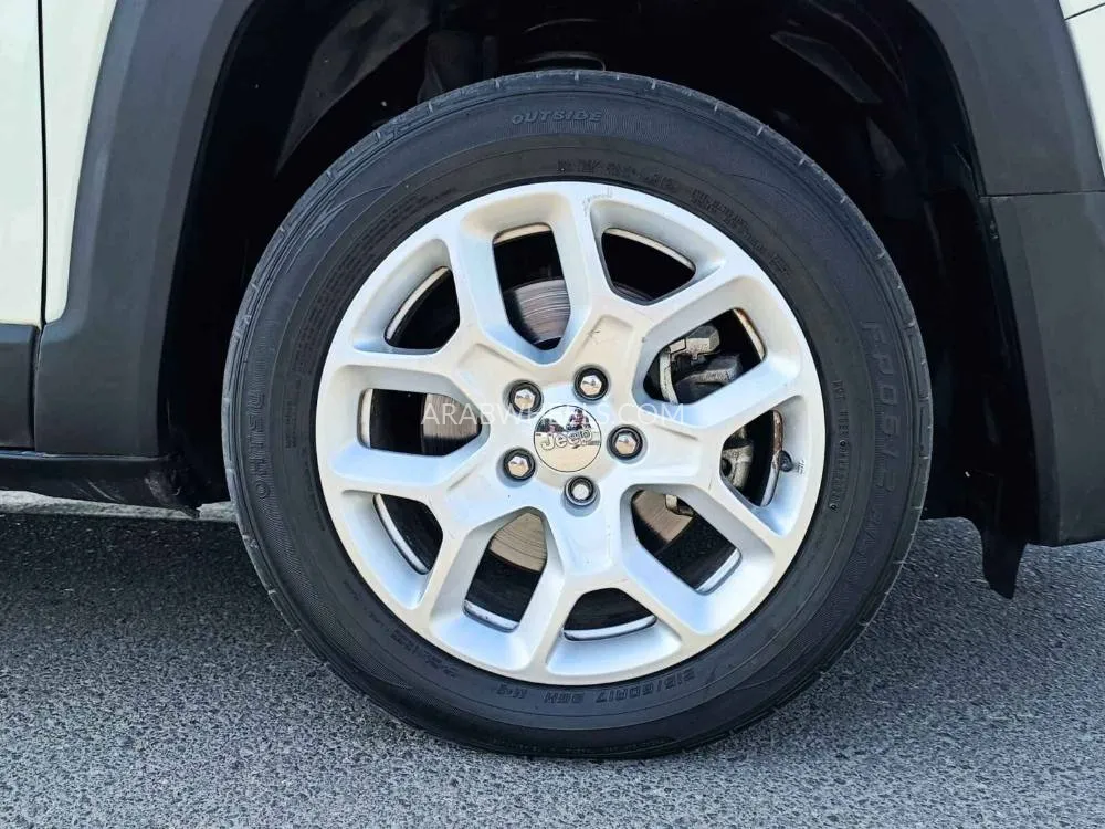 Jeep Renegade 2018 for Sale in Dubai Image-15