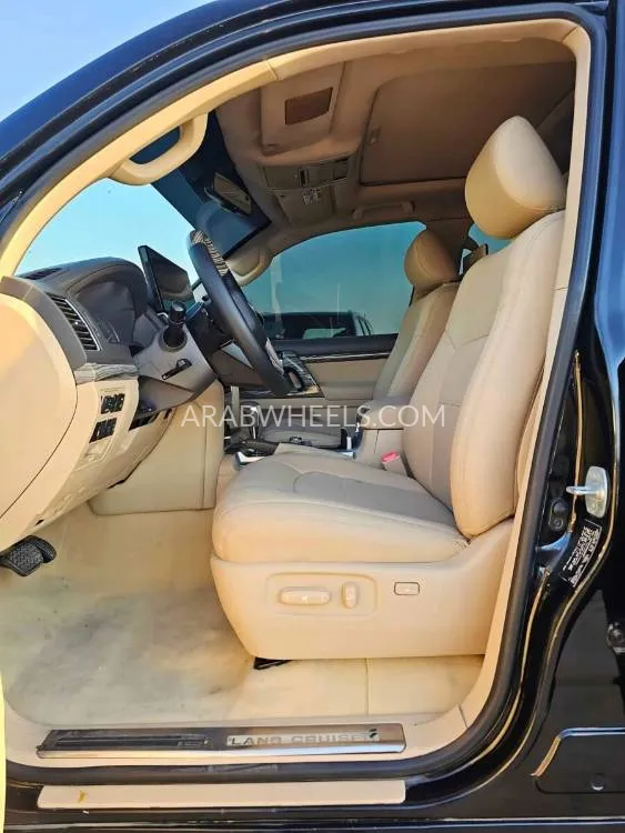 Toyota Land Cruiser 2014 for Sale in Dubai Image-31