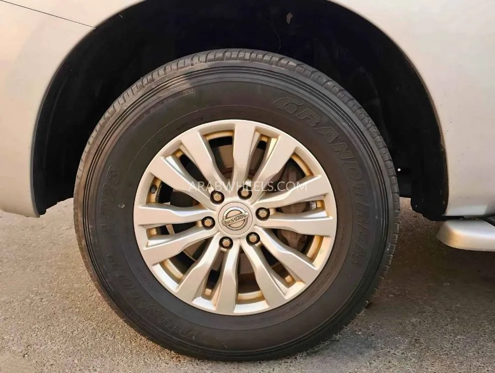 Nissan Patrol 2014 for Sale in Dubai Image-16