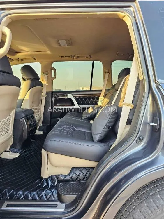 Toyota Land Cruiser 2010 for Sale in Dubai Image-19