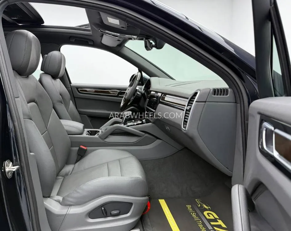 Porsche Cayenne 2022 for Sale in Dubai Image-12