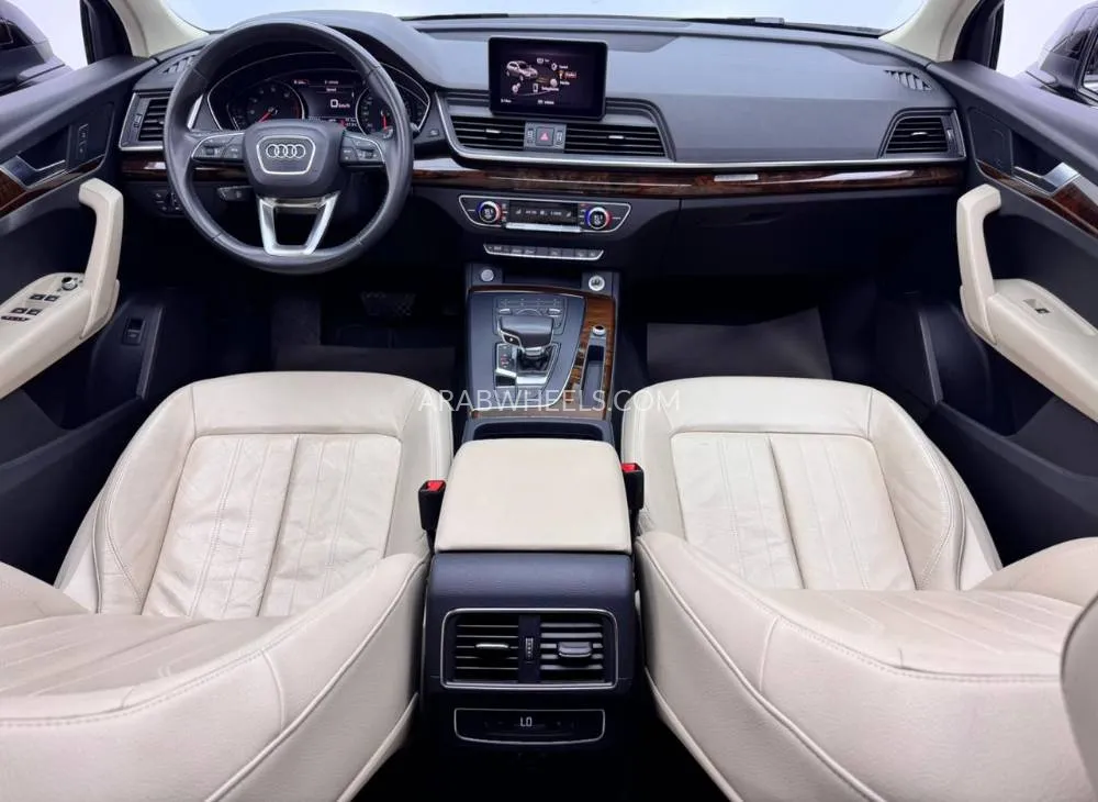 Audi Q5 2018 for Sale in Dubai Image-10
