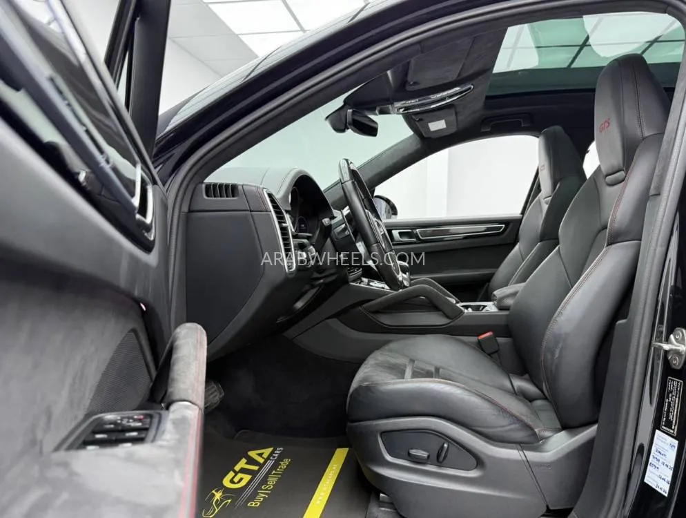 Porsche Cayenne 2022 for Sale in Dubai Image-16