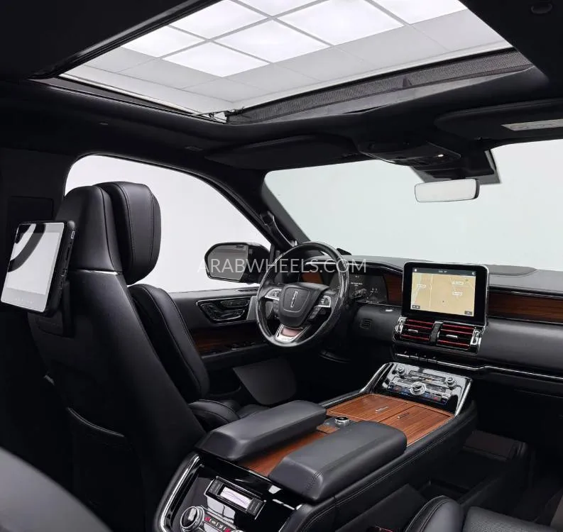 Lincoln Navigator 2019 for Sale in Dubai Image-11