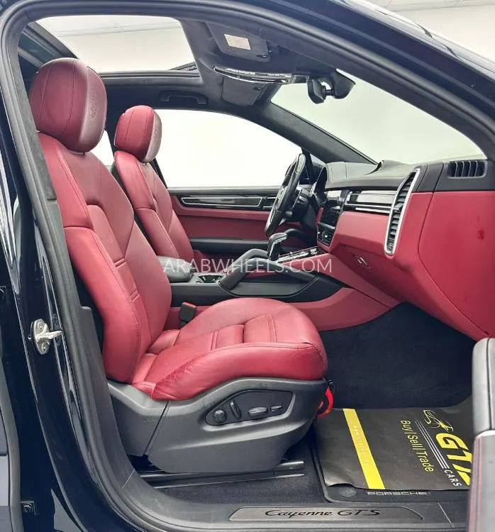 Porsche Cayenne 2022 for Sale in Dubai Image-16