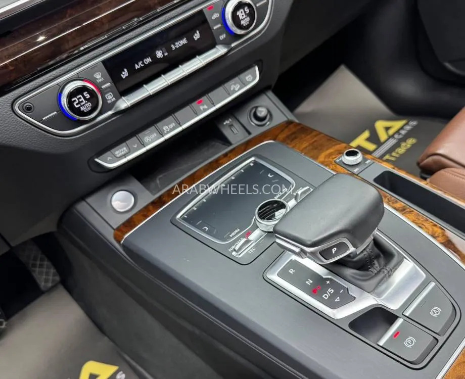 Audi Q5 2018 for Sale in Dubai Image-7