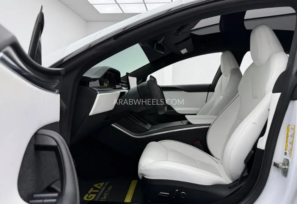 Tesla Model S 2023 for Sale in Dubai Image-9