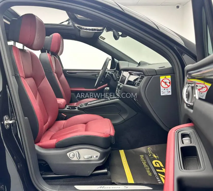 Porsche Macan 2024 for Sale in Dubai Image-15