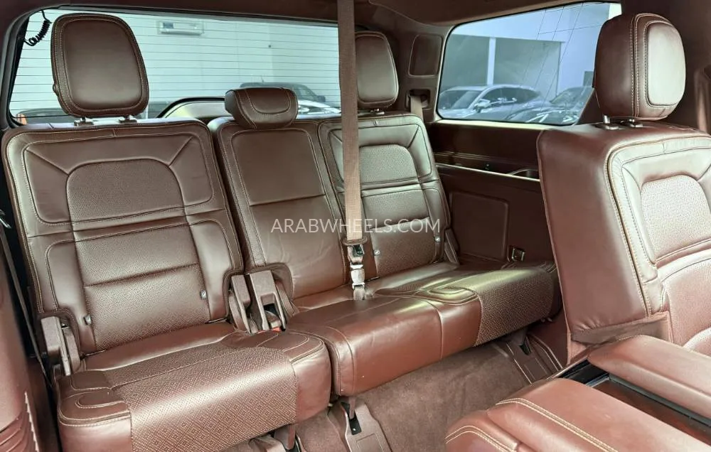 Lincoln Navigator 2018 for Sale in Dubai Image-17