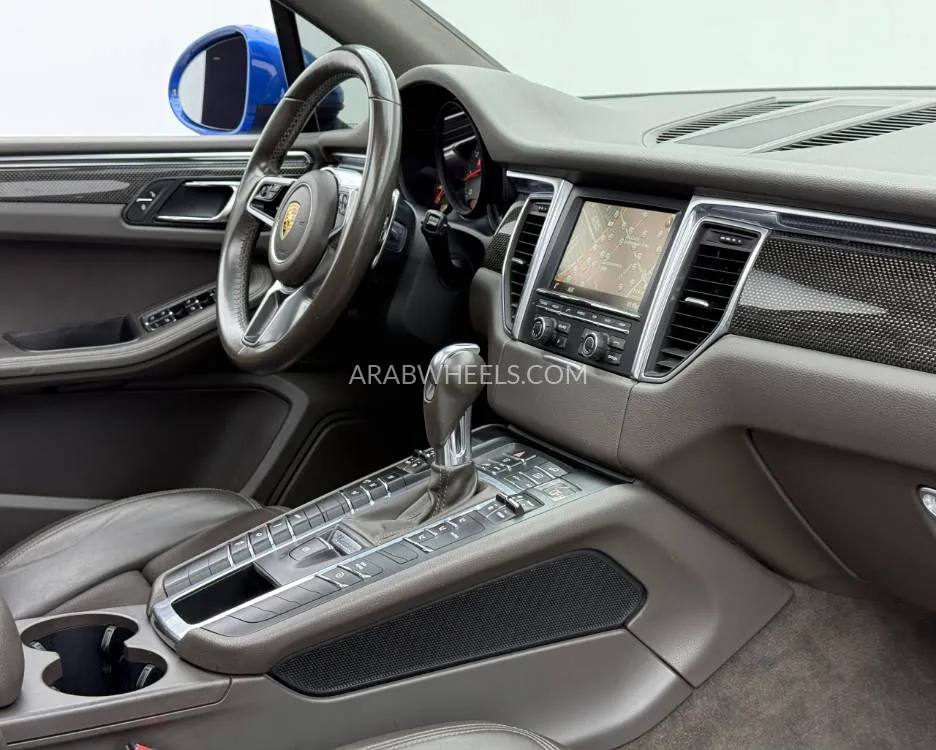 Porsche Macan 2016 for Sale in Dubai Image-4
