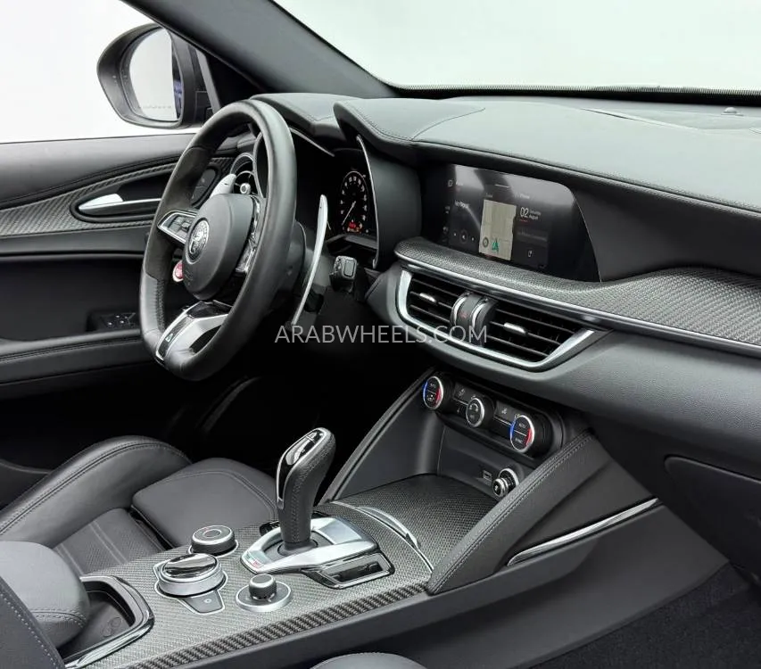 الفا روميو ستيلفيو 2024 for Sale in دبي Image-13