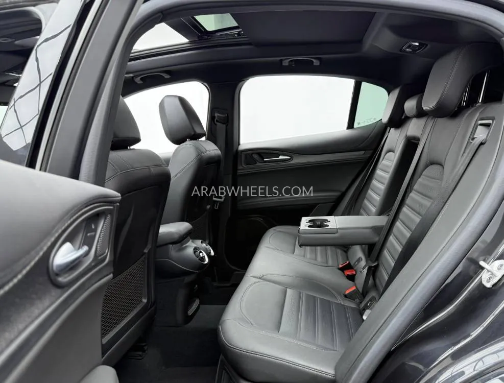 الفا روميو ستيلفيو 2024 for Sale in دبي Image-15