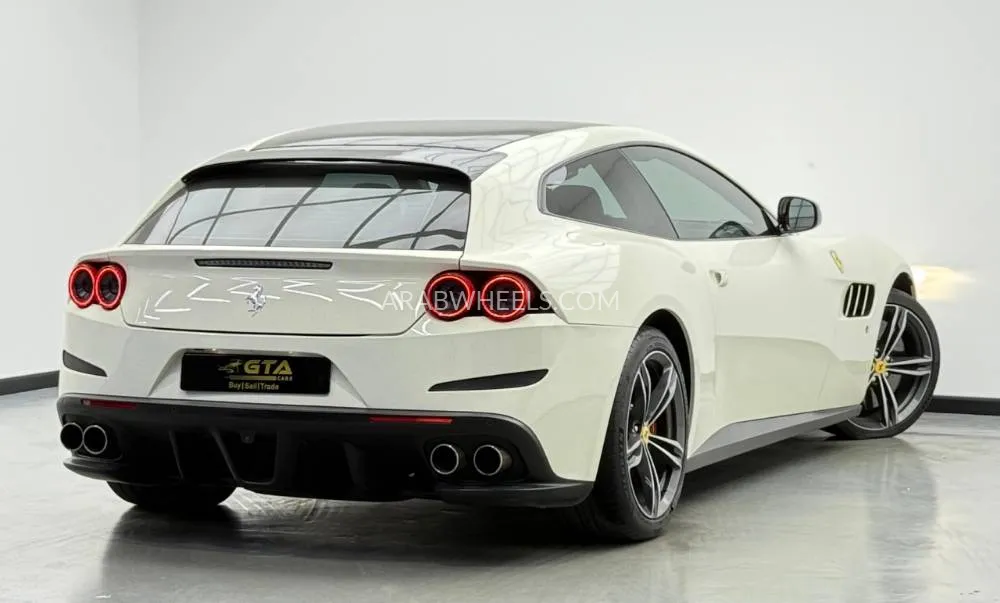 Ferrari Gtc4lusso 2018 for Sale in Dubai Image-3