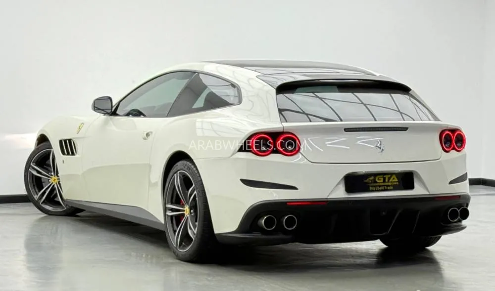 Ferrari Gtc4lusso 2018 for Sale in Dubai Image-4