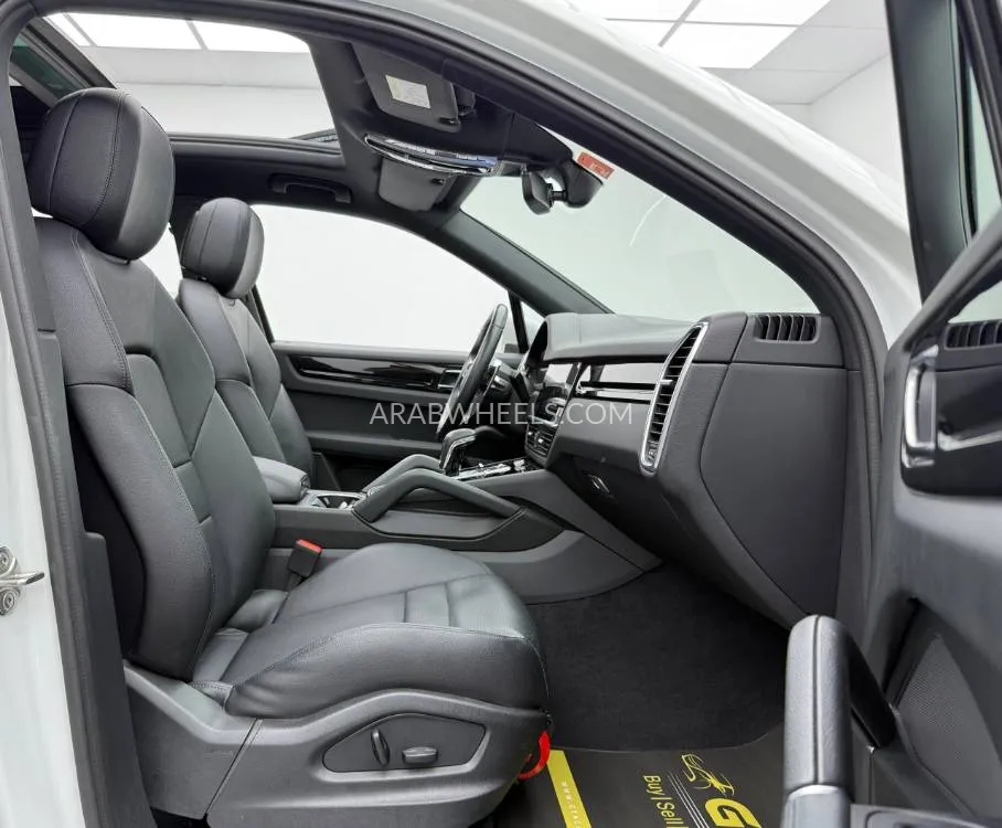 Porsche Cayenne 2022 for Sale in Dubai Image-6