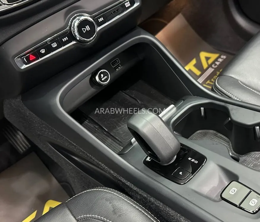 Volvo XC40 2022 for Sale in Dubai Image-3