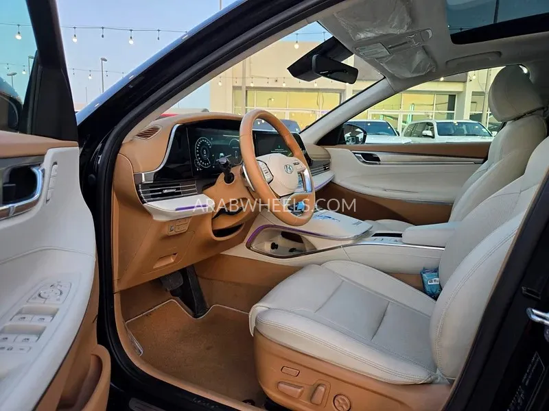 Hyundai Azera 2023 for Sale in Fujairah Image-9
