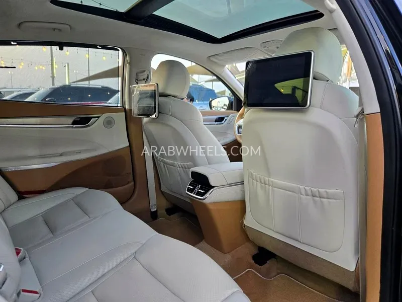 Hyundai Azera 2023 for Sale in Fujairah Image-12