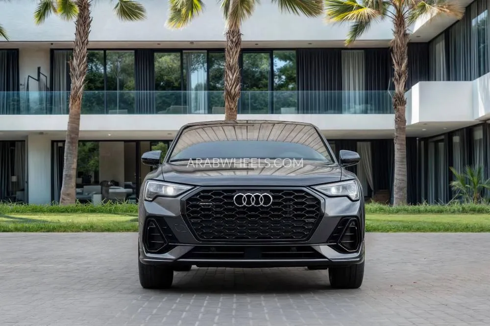 Audi Q3 2022 for Sale in Dubai Image-4