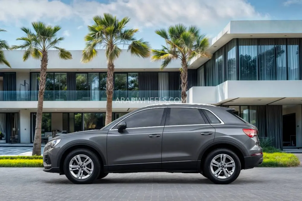 Audi Q3 2023 for Sale in Dubai Image-18