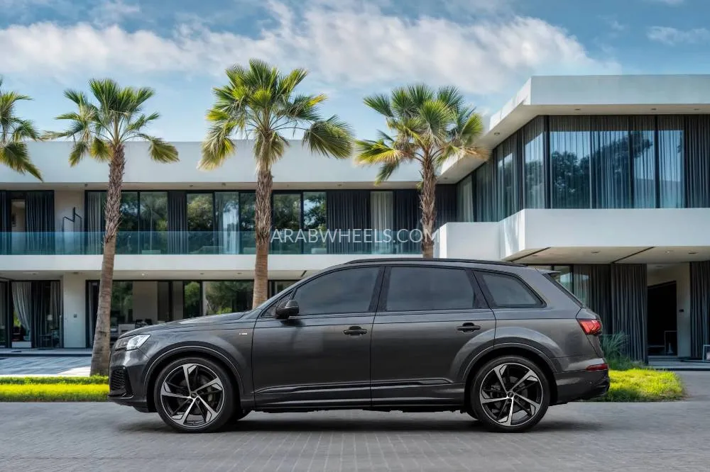Audi Q7 2023 for Sale in Dubai Image-2