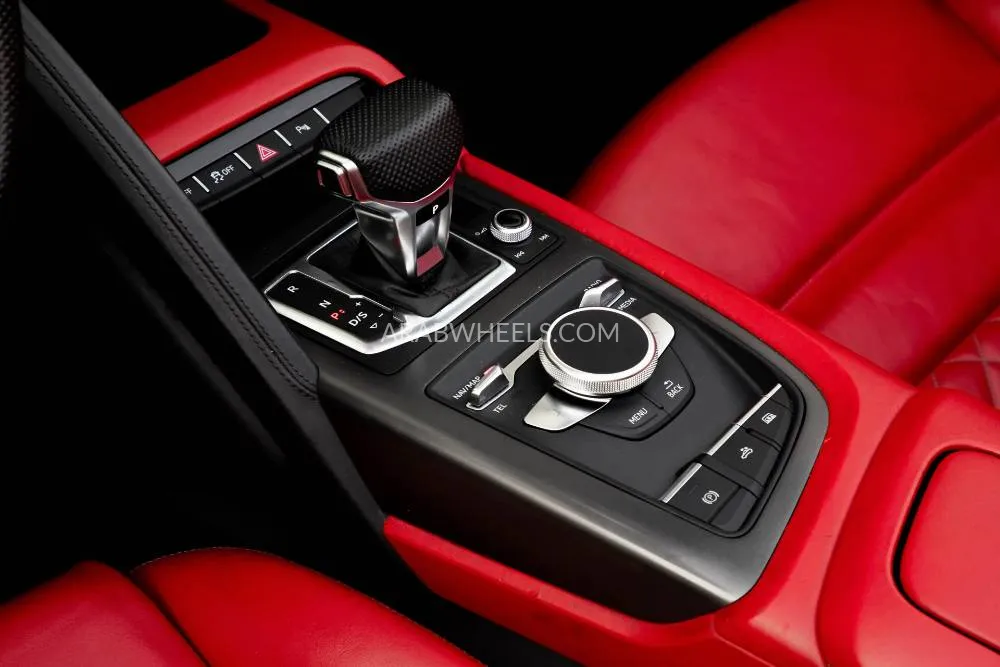 Audi R8 2021 for Sale in Dubai Image-10