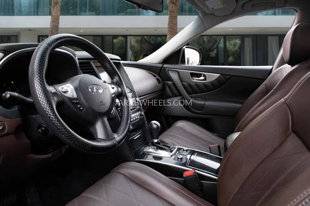 Infiniti QX70 2019 for Sale in Dubai Image-9