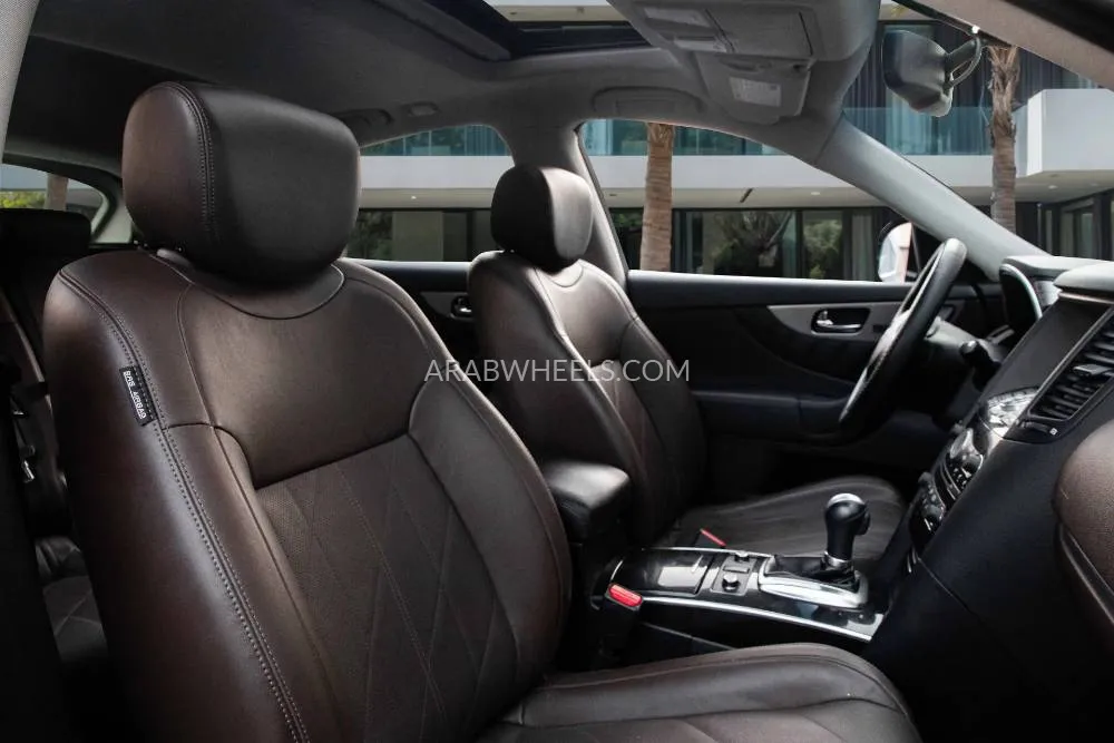 Infiniti QX70 2019 for Sale in Dubai Image-11