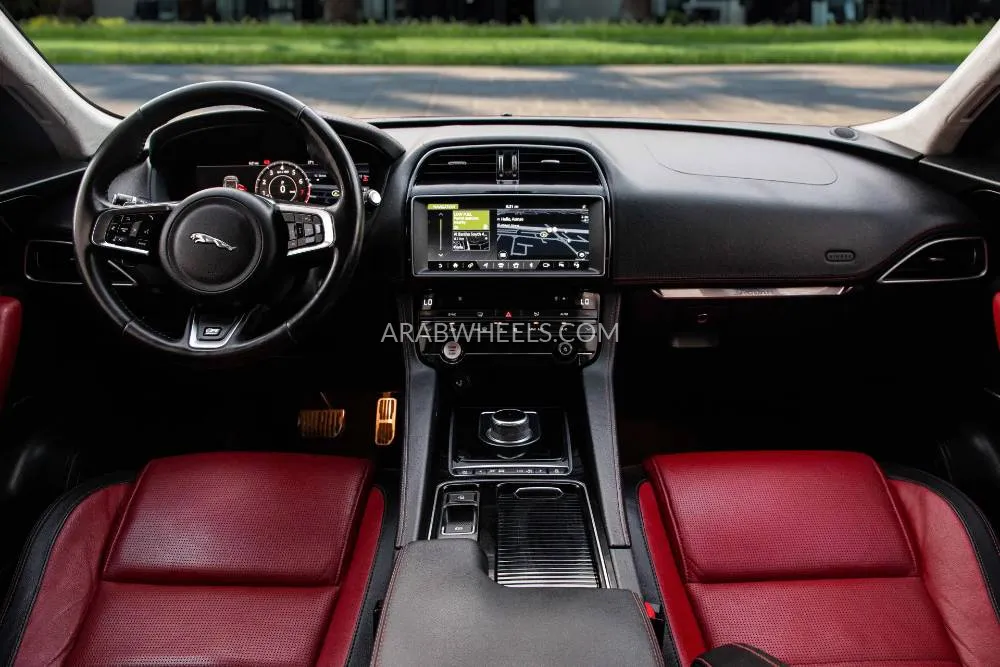 Jaguar F Pace 2019 for Sale in Dubai Image-7