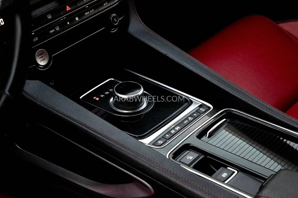 Jaguar F Pace 2019 for Sale in Dubai Image-9