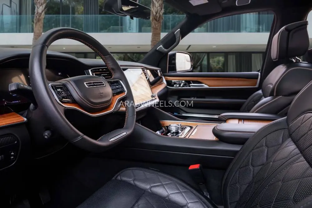 Jeep Grand Wagoneer 2023 for Sale in Dubai Image-9
