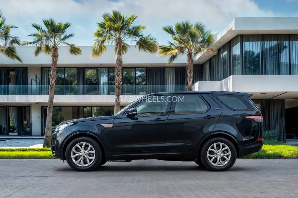Land Rover Discovery 2019 for Sale in Dubai Image-2