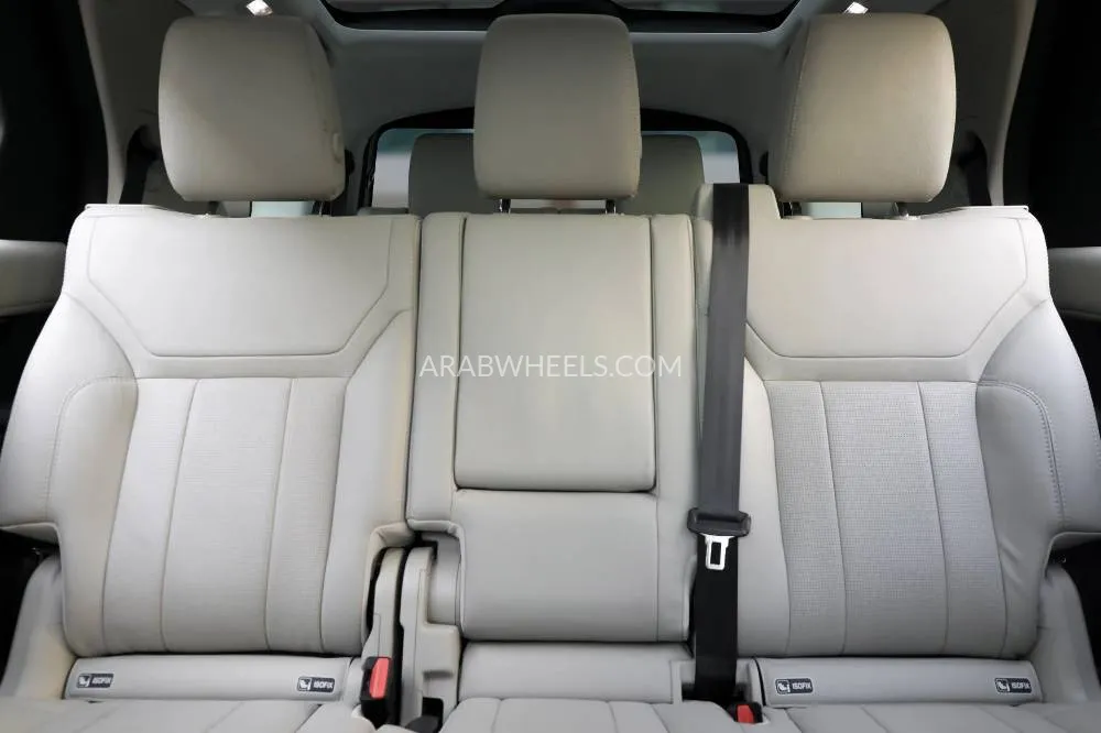 Land Rover Discovery 2019 for Sale in Dubai Image-12