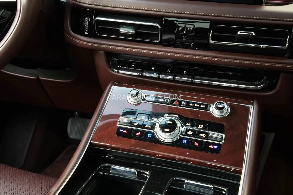 Lincoln Aviator 2023 for Sale in Dubai Image-10