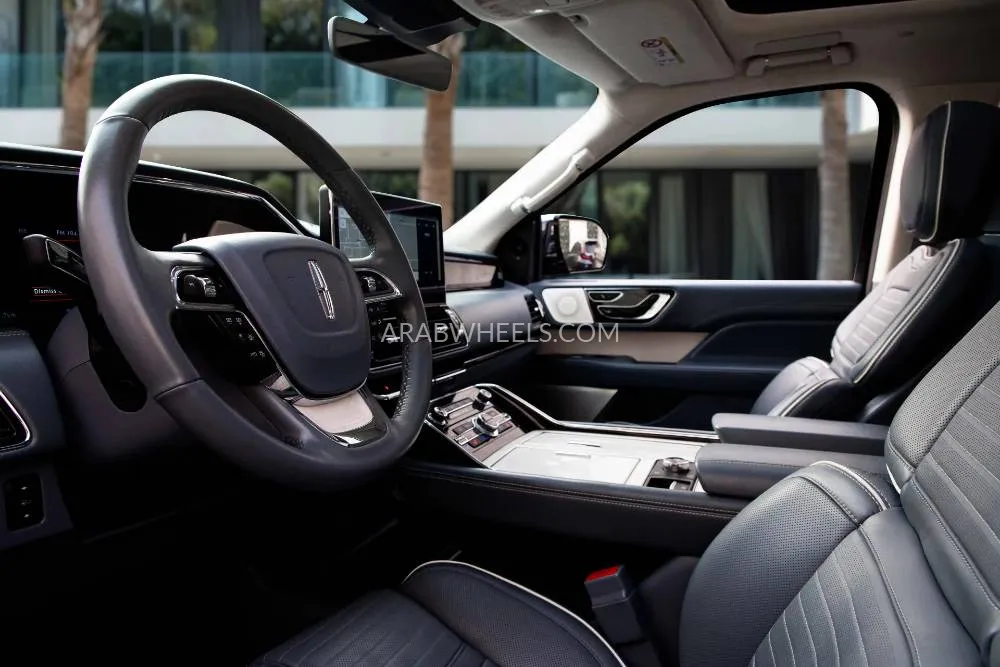 Lincoln Navigator 2023 for Sale in Dubai Image-9