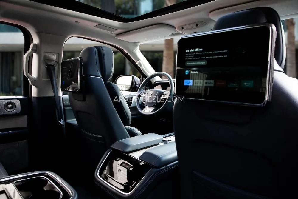 Lincoln Navigator 2023 for Sale in Dubai Image-12