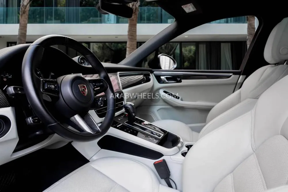 Porsche Macan 2022 for Sale in Dubai Image-9