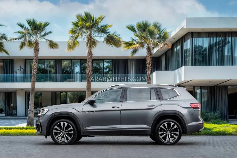 Volkswagen Teramont 2023 for Sale in Dubai Image-2