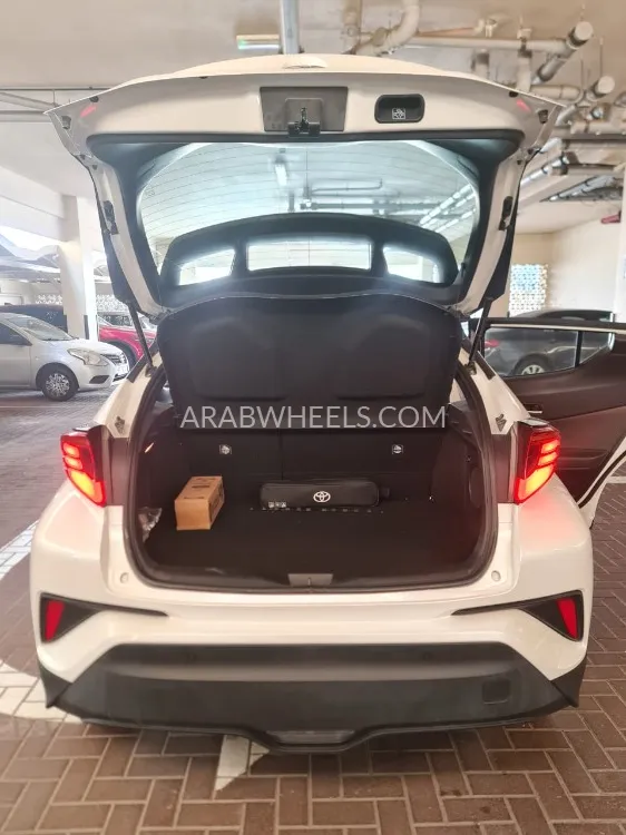 تويوتا C-HR 2023 for Sale in دبي Image-5