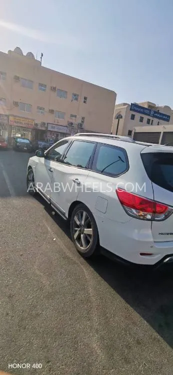 Nissan Pathfinder 2014 for Sale in Dubai Image-8