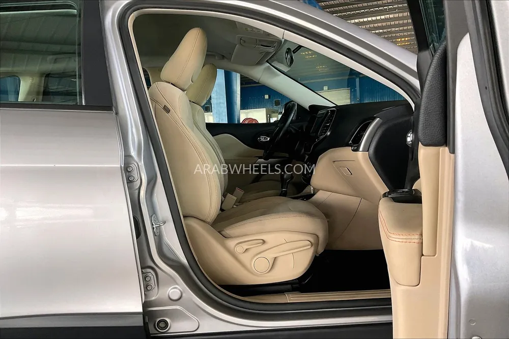 Jeep Cherokee 2020 for Sale in Sharjah Image-13