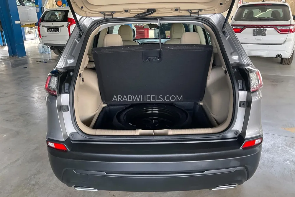 Jeep Cherokee 2020 for Sale in Sharjah Image-15